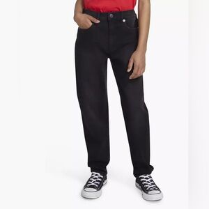 New! Levi’s High Rise Mini Mom Jeans